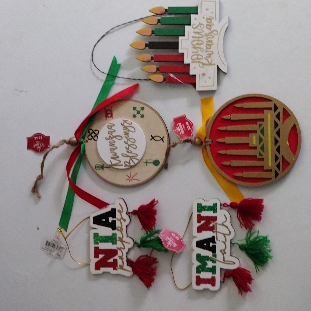 Holiday Time "2022" Kwanzaa 5 piece Ornament Set.